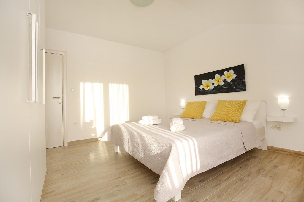Apartments Nada Sukošan Esterno foto